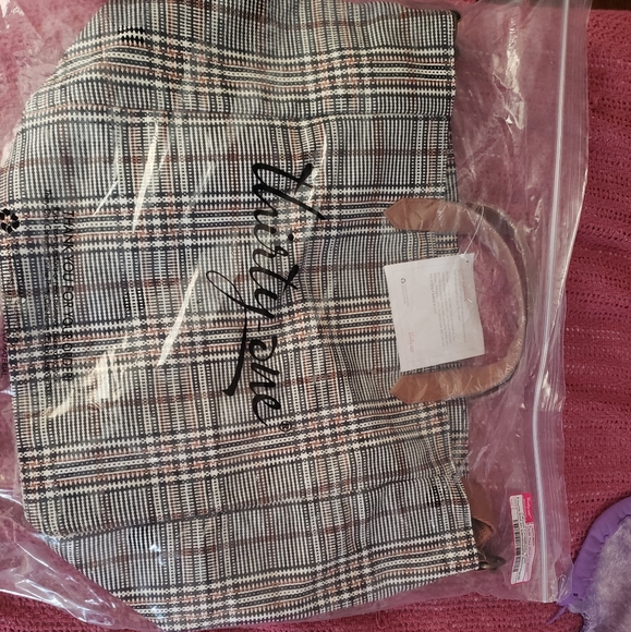 Thirty One Casual Crossbody Tote $65 - Picture 2 of 4